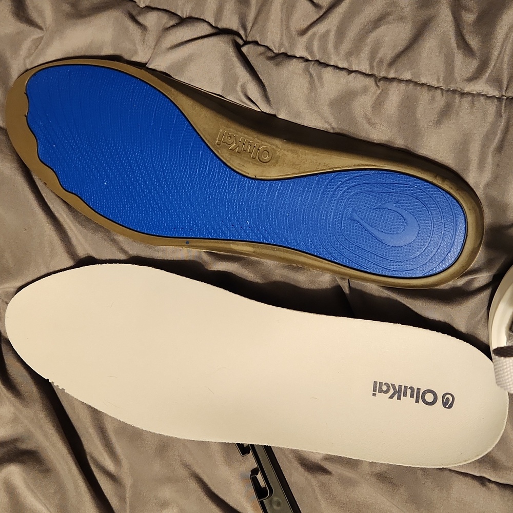 OluKai Makena golf shoes in Blue and White - Picture 6 of 6